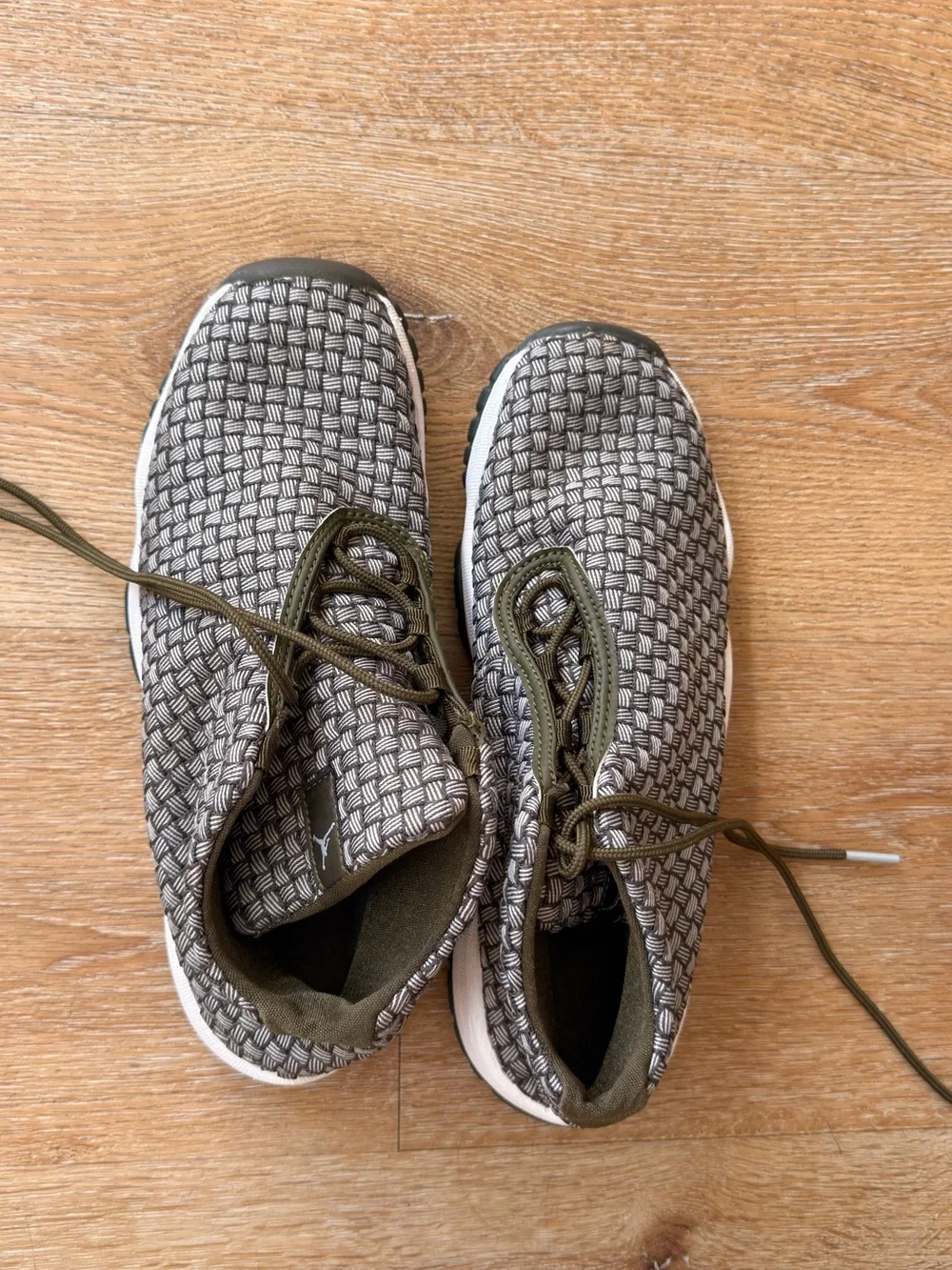 Jordan future olive canvas
